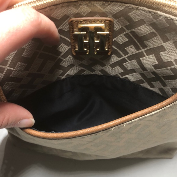 Tommy Hilfiger tan crossbody bag - Picture 5 of 9